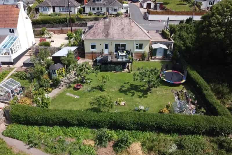 Three Bedroom Detached Chalet Bungalow with Bristol Channel Views