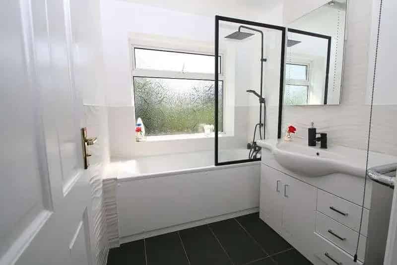 4 Bed House for Sale with Annexe and Private Gardens