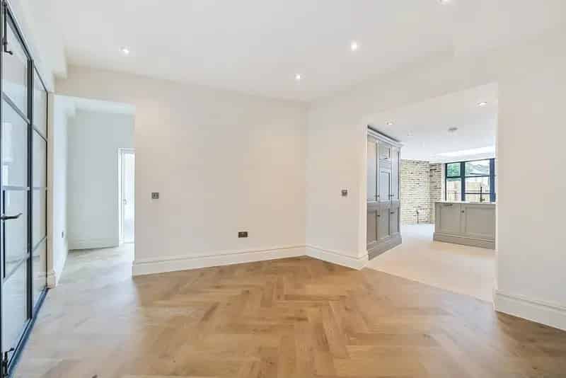 Victorian Home in East Dulwich: Elegant Period Property with Modern Architecture