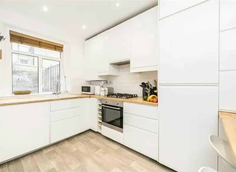 Two Bedroom Split Level Home Near Kennington