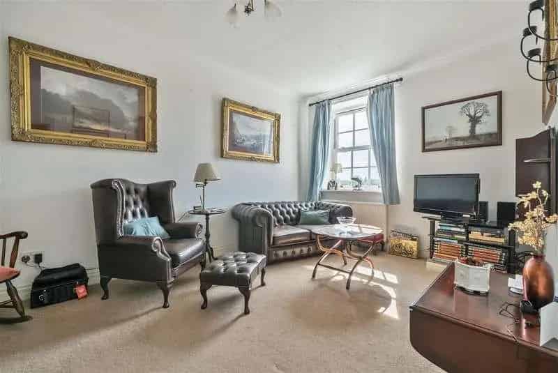2 Bed Flat for Sale in Salisbury Cathedral Close