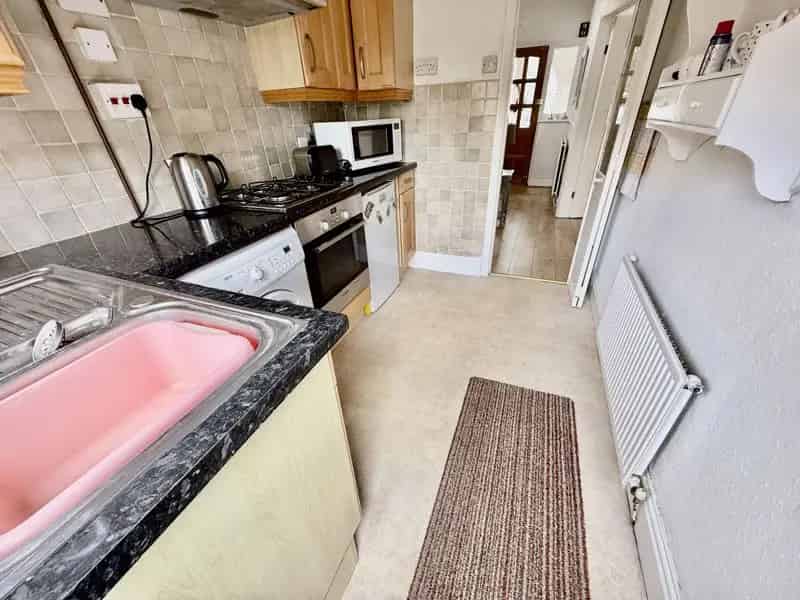 3 Bedroom Semi-Detached House to Rent