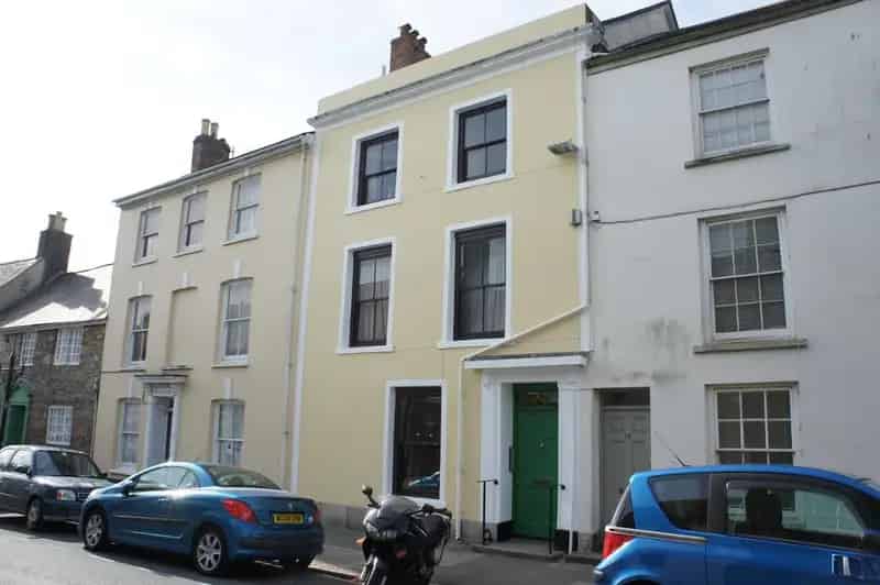 5 Bedroom Terraced House and Investment Property for Sale