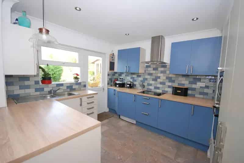 2 Bed House for Sale - Spacious Bungalow with Country Views