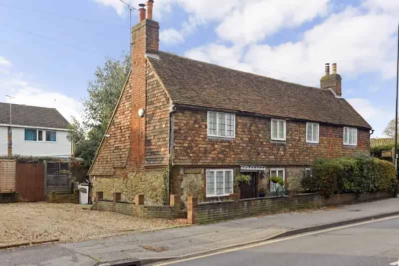 2 Bedroom Cottage to Rent Near Dunton Green Station