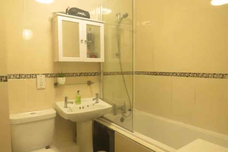 One Bedroom Apartment with Shared Garden Zero Deposit Option
