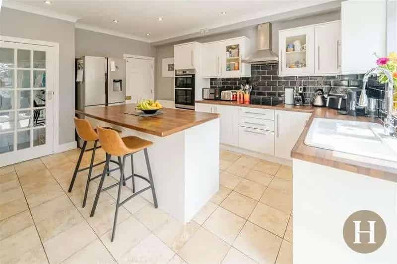 4 Bed House for Sale Quinton Road Hadleigh