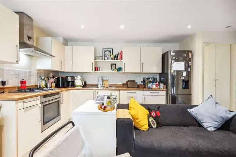 2 Bed Flat for Sale Near Clapham South