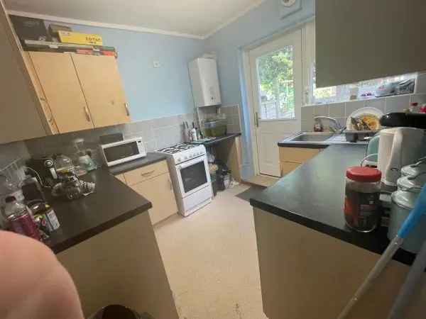 Flat For Rent in Elmbridge, England