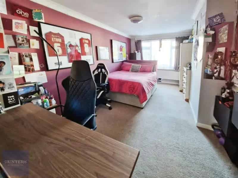 5 Bed Detached Bungalow For Sale
