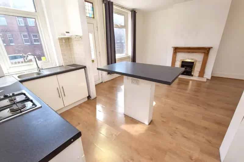 Back-to-Back Terrace House Near Leeds City Centre