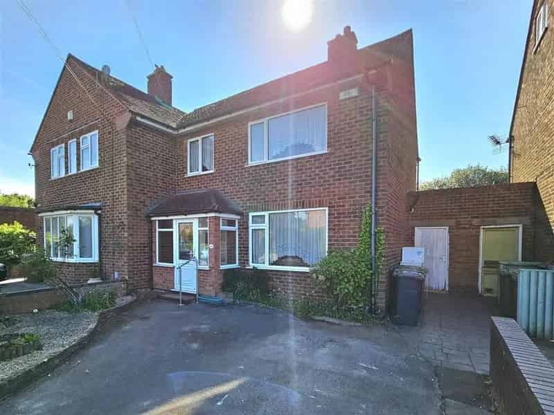 3 bedroom semi-detached house for sale