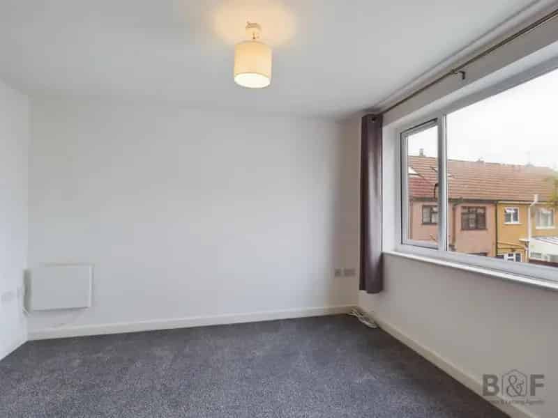1 Bedroom Flat for Sale - No Onward Chain