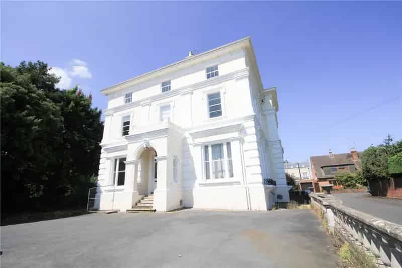 2 bedroom flat/apartment in Cheltenham