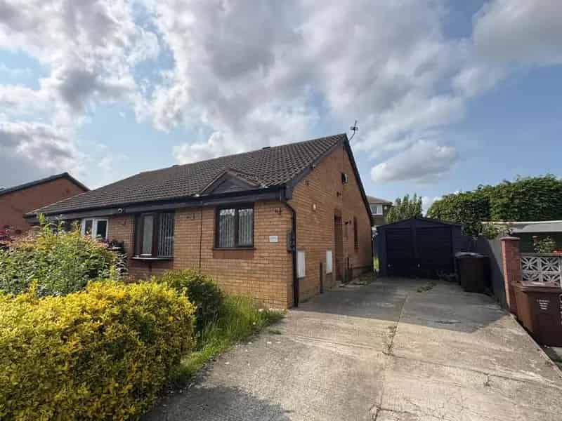 2 Bedroom Bungalow with Driveway and Garage in Wyke Village