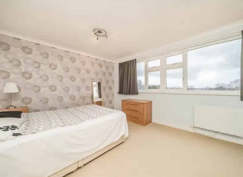 Flat For Sale , Cranes Park, London, England