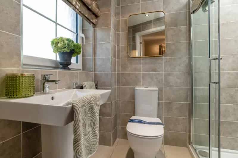 4 Bed House for Sale - Stylish Family Home with Ample Space