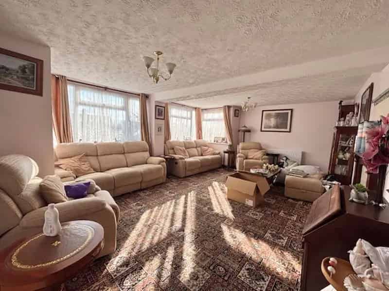 6 Bedroom Detached House to Rent