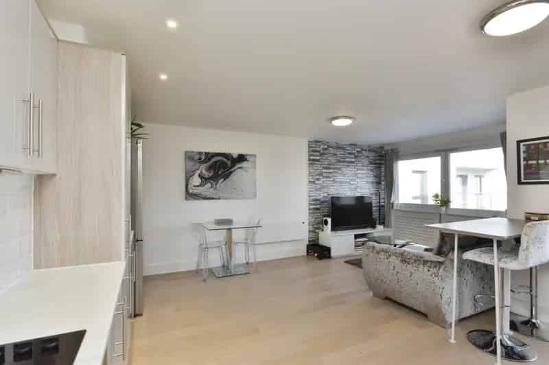 Modern One Bedroom Apartment Near Central Milton Keynes