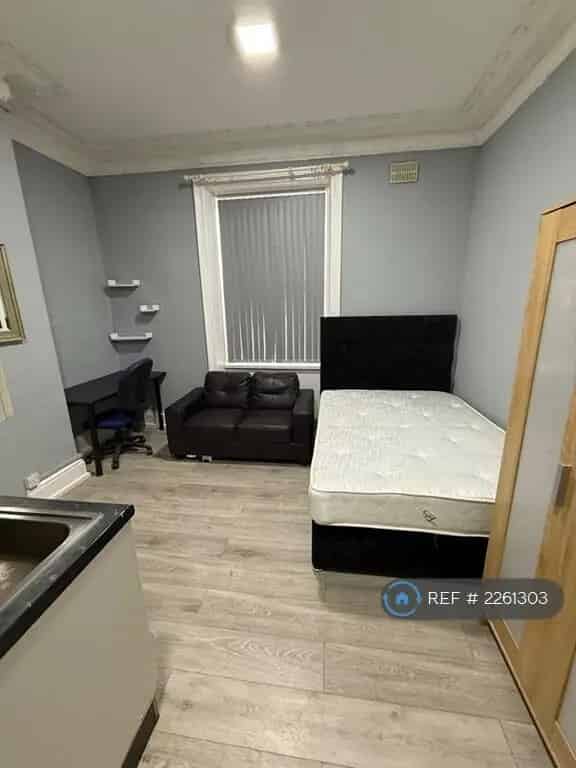 Studio Apartment near University All Bills Inclusive