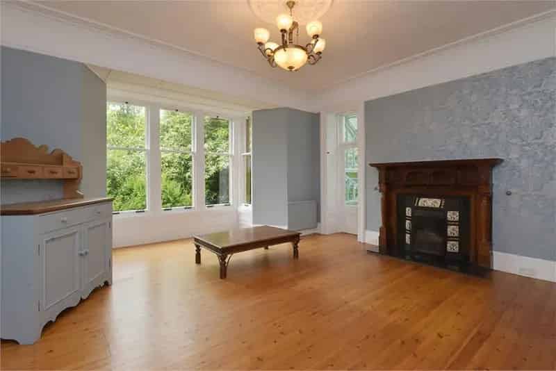 5 Bed Detached House with 3 Reception Rooms and Orangery