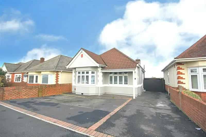 34 Bedroom Chalet Bungalow with Annex 1200 sq ft