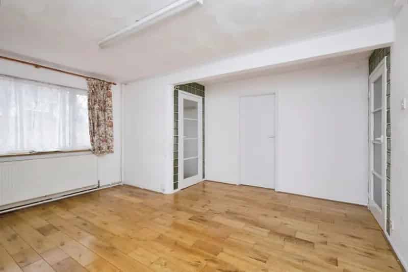 Three Bedroom Semi Detached Bungalow Rodmill Eastbourne