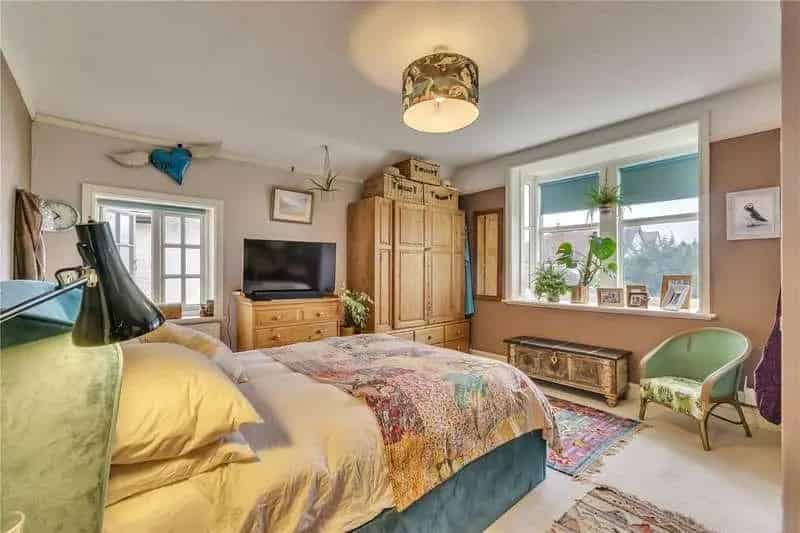 4 Bed House for Sale Ultrafast Broadband Garage Parking