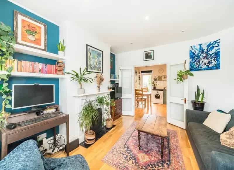 1 Bed Apartment Near Tooting Broadway Station