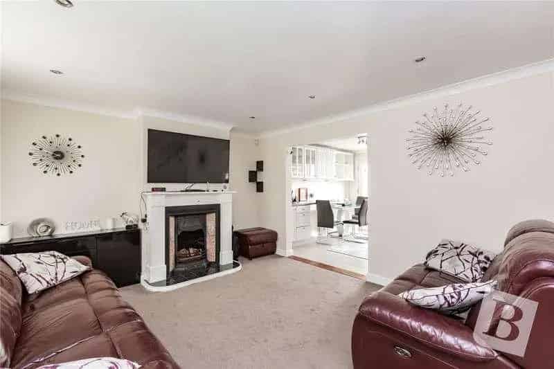 3 Bed Semi-Detached House For Sale