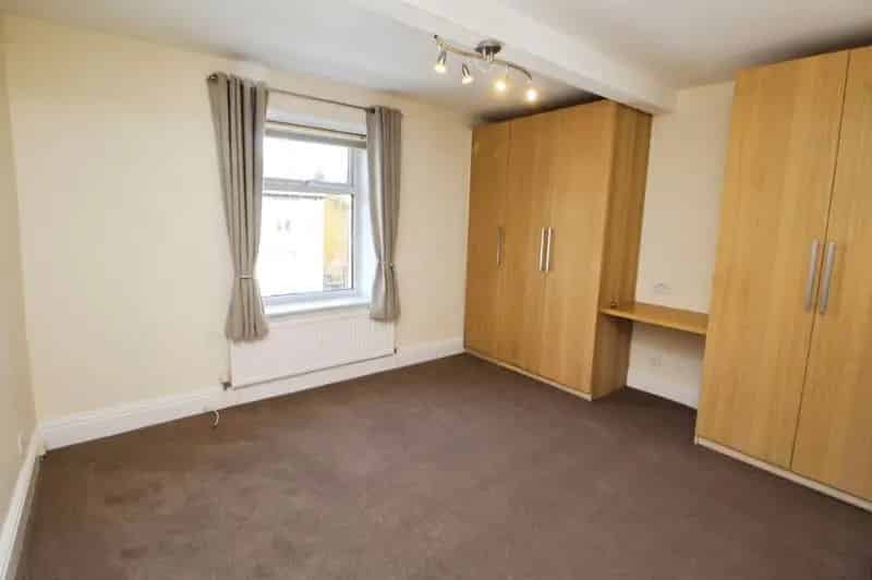 2 Bedroom Mid Terrace House to Rent Glossop Derbyshire