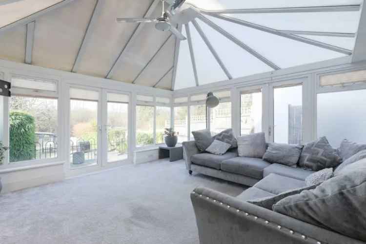 3 Bed Freehold House with Conservatory and Large Garden