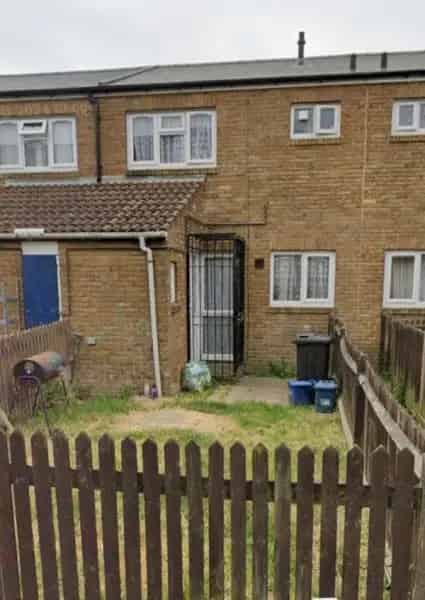 3 Bedroom Terraced House East London Family Home
