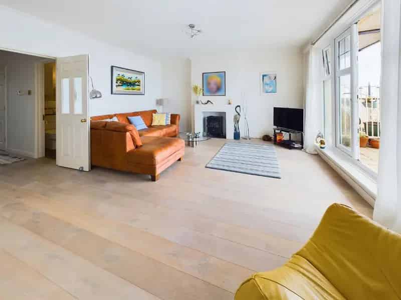 2 Bed Flat for Sale in Sidmouth - Sea Views and Town Centre Location