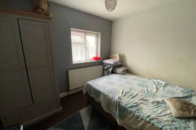 3 Bedroom Mid Terrace House with Garden and Off Street Parking