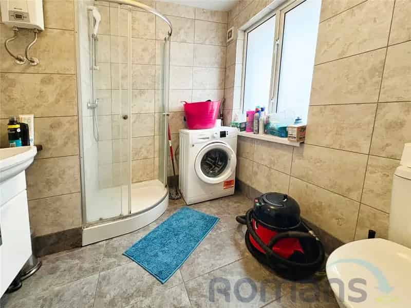 5 Bedroom HMO Near Mainline Station