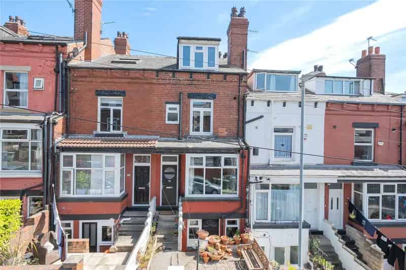 Two Bedroom Terrace House with Dining Kitchen and Outside Space