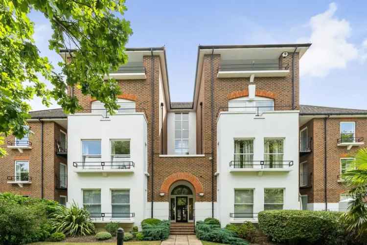 Flat For Sale in London, England