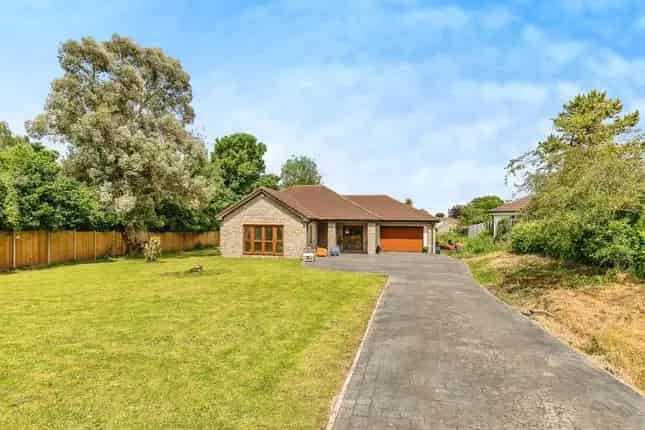 3 Double Bedroom Detached Bungalow for Sale