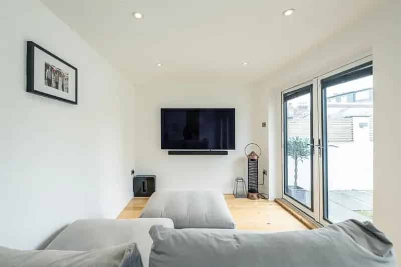 3 Bed Family Home For Sale Contemporary Design Garden Cabin Driveway Parking