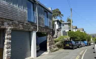 Modern Single Garage Near Town Centre - 999 Year Lease
