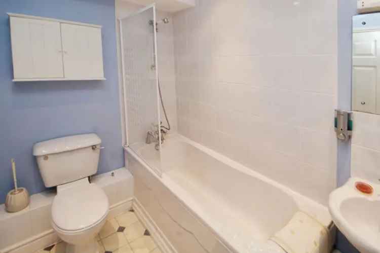 2 Bedroom Flat for Sale Hadfield Derbyshire