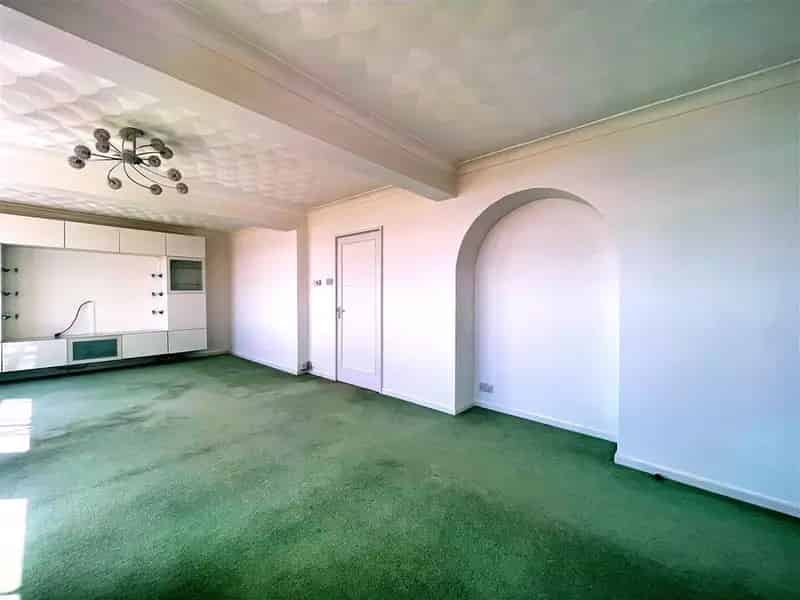 3 Bedroom Seafront Apartment Worthing