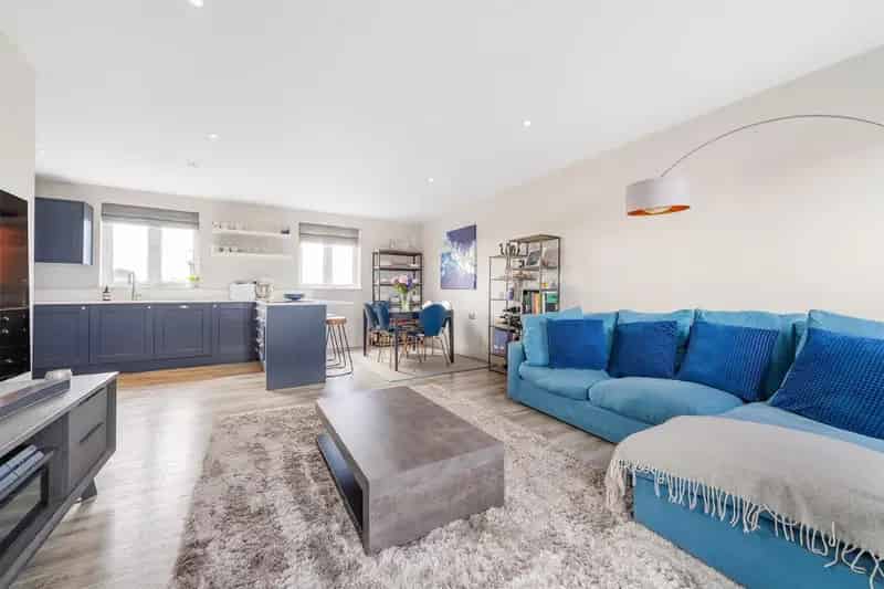 2 Bedroom Penthouse Apartment Clapham High Street