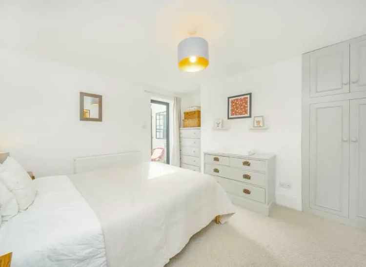 Wimbledon Garden Flat Two Double Bedrooms Two Bathrooms Off Street Parking