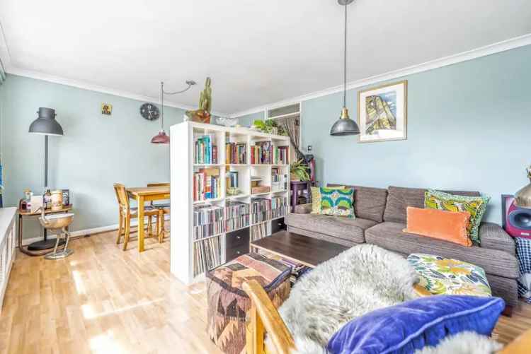 Flat For Rent in Rotherhithe New Road, London, England