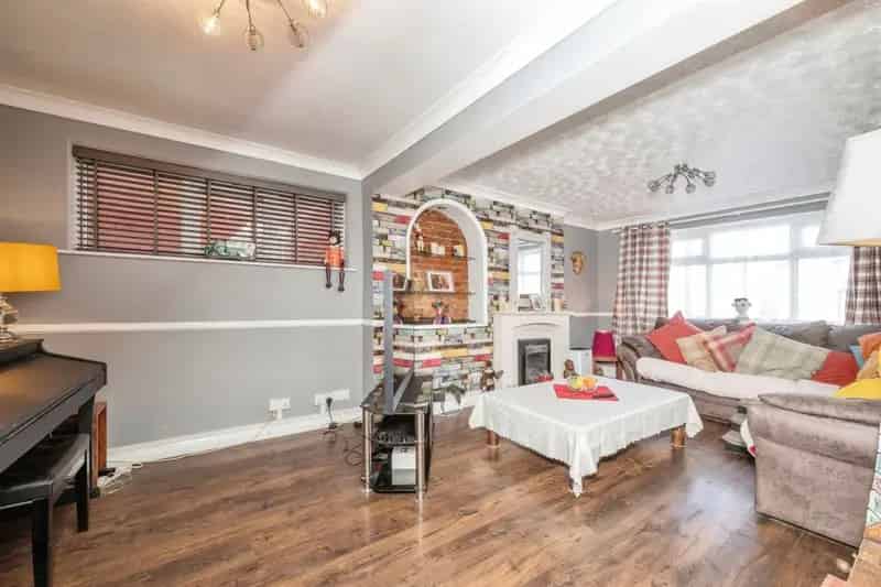 3 Bedroom Semi-Detached House Gorleston-On-Sea