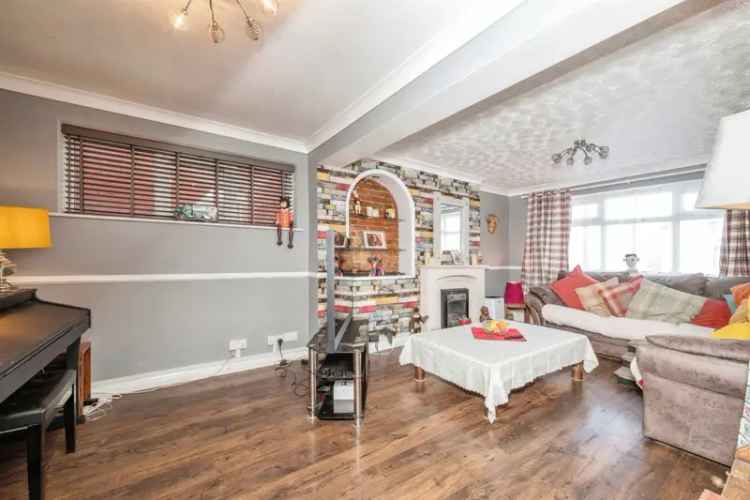 3 Bedroom Semi-Detached House Gorleston-On-Sea