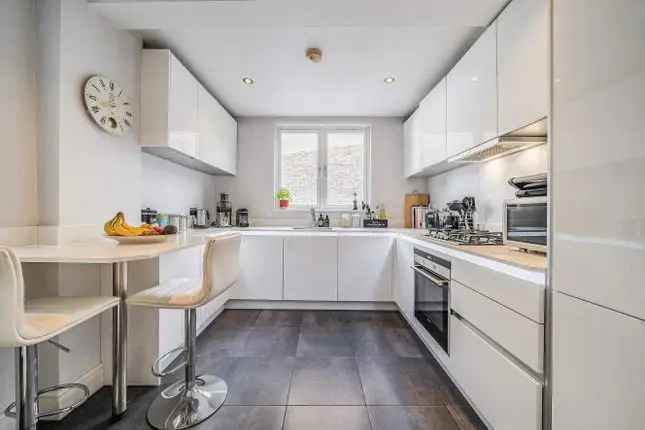 Flat for sale in Ongar Road, London SW6