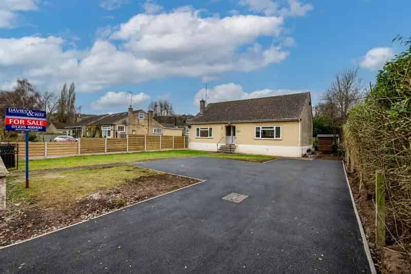 2 bedroom detached bungalow for sale